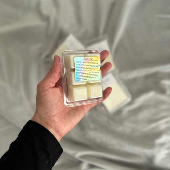 B&BW Gingham Wax Melts - Picture 2 of 3